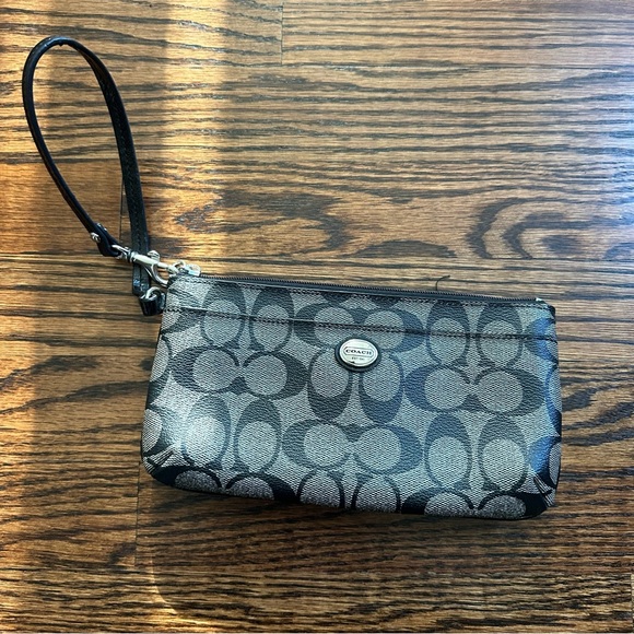 Coach Wristlet - Picture 1 of 6